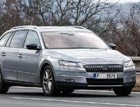 Универсал Skoda Superb: первые фото